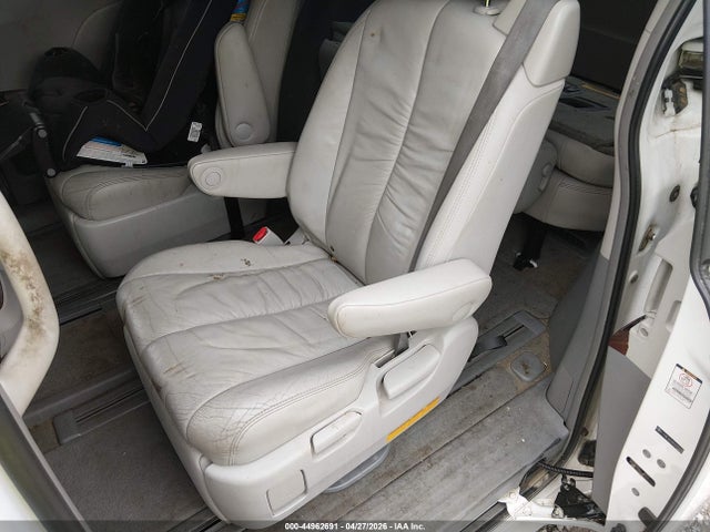 44962691 :رقم المزاد ، 5TDDK3DC0BS020329 vin ، 2011 Toyota Sienna Xle مزاد بيع