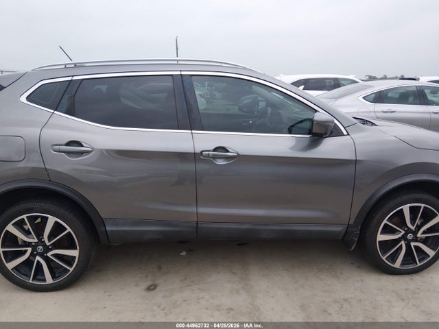 JN1BJ1CP2JW158197 Nissan Rogue Sport Sl