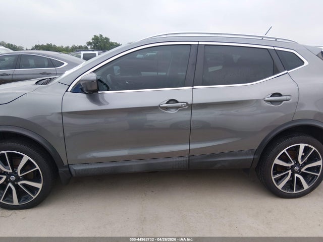 JN1BJ1CP2JW158197 Nissan Rogue Sport Sl