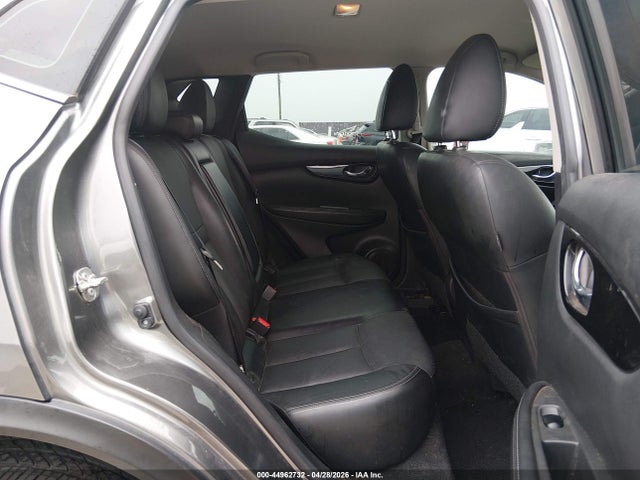 JN1BJ1CP2JW158197 Nissan Rogue Sport Sl