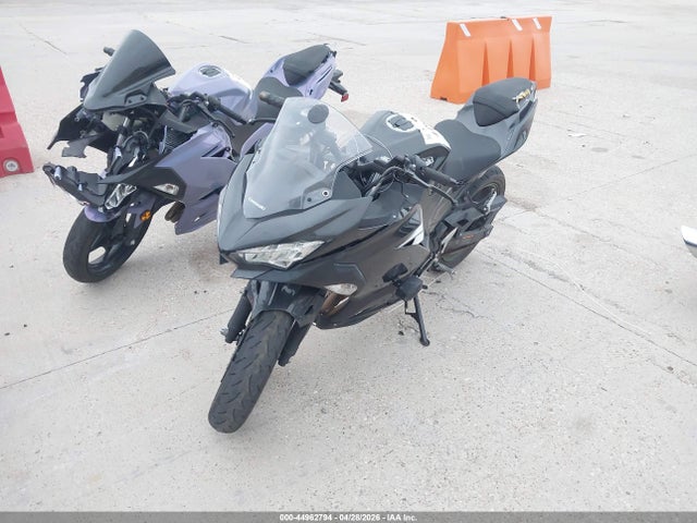Kawasaki EX400 2022 JKAEXKG11NDAF8722 Image 2