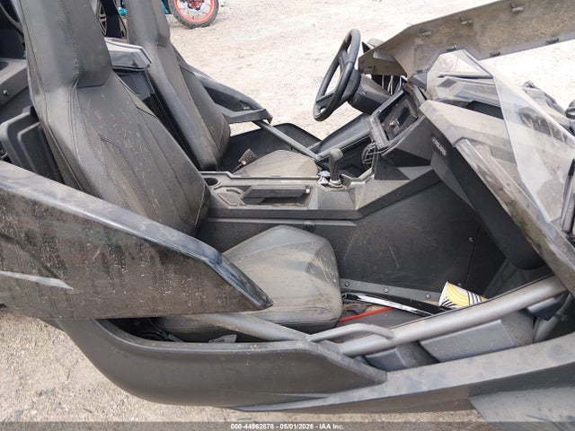 Polaris Slingshot 2018 57XAASFA3J8125369 Image 5