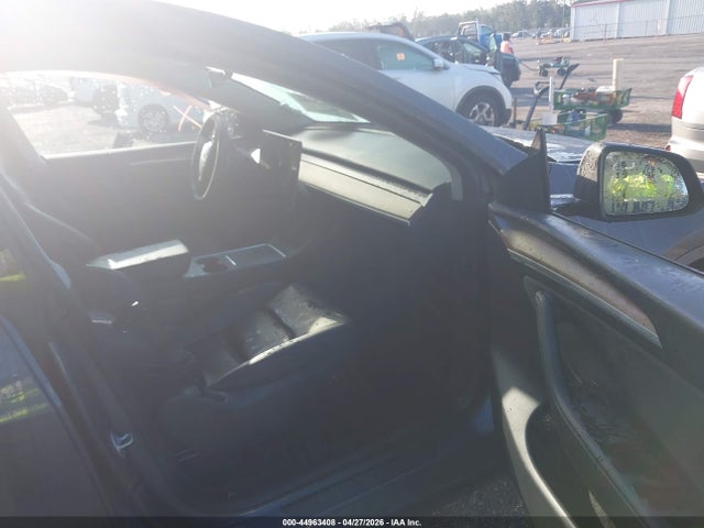 Продаж на аукціоні авто 2023 Tesla Model Y Awd/long Range Dual Motor All-wheel Drive, vin: 7SAYGDEE1PA107919, номер лоту: 44963408