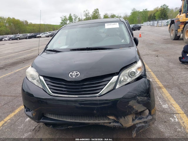2013 Toyota Sienna Le 7 Passenger მანქანა იყიდება აუქციონზე, vin: 5TDJK3DC6DS049095, აუქციონის ნომერი: 44963803