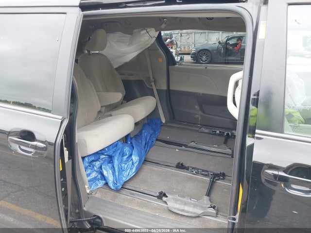 2013 Toyota Sienna Le 7 Passenger მანქანა იყიდება აუქციონზე, vin: 5TDJK3DC6DS049095, აუქციონის ნომერი: 44963803