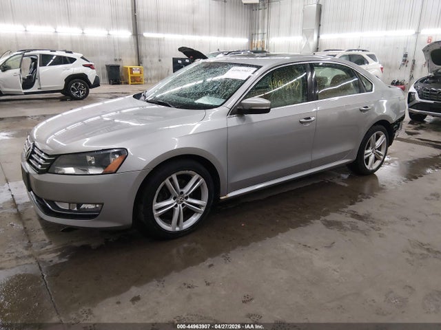 2013 Volkswagen Passat 3.6l V6 Se მანქანა იყიდება აუქციონზე, vin: 1VWBM7A39DC015189, აუქციონის ნომერი: 44963907