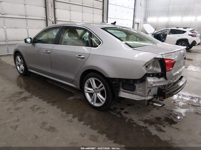 2013 Volkswagen Passat 3.6l V6 Se მანქანა იყიდება აუქციონზე, vin: 1VWBM7A39DC015189, აუქციონის ნომერი: 44963907