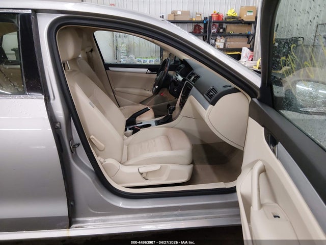 2013 Volkswagen Passat 3.6l V6 Se მანქანა იყიდება აუქციონზე, vin: 1VWBM7A39DC015189, აუქციონის ნომერი: 44963907