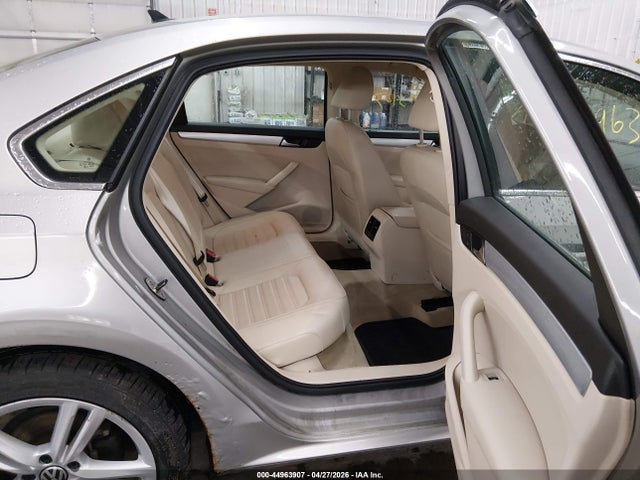 2013 Volkswagen Passat 3.6l V6 Se მანქანა იყიდება აუქციონზე, vin: 1VWBM7A39DC015189, აუქციონის ნომერი: 44963907