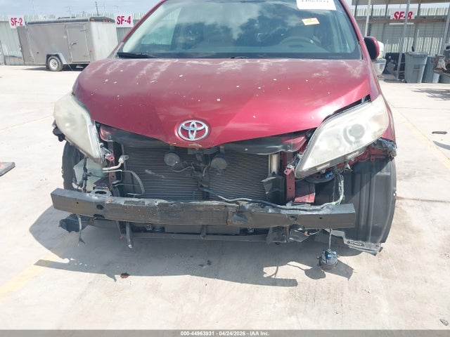 Продажа на аукционе авто 2011 Toyota Sienna Xle, vin: 5TDYK3DC1BS173593, номер лота: 44963931