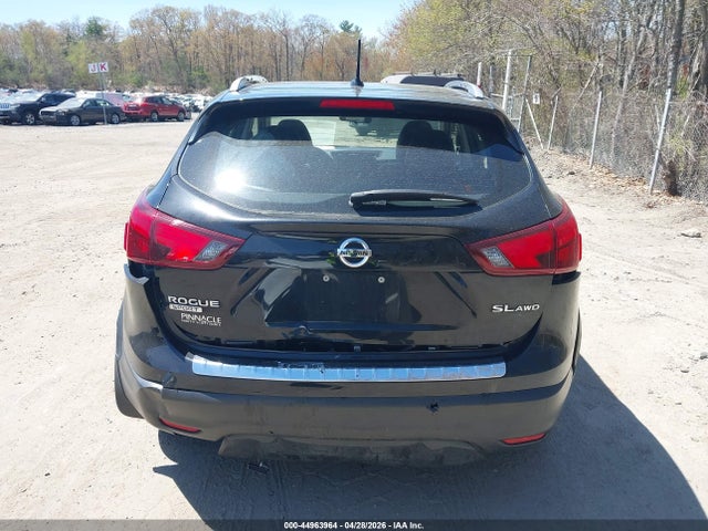 44963964 :رقم المزاد ، JN1BJ1CR2JW202409 vin ، 2018 Nissan Rogue Sport Sl مزاد بيع