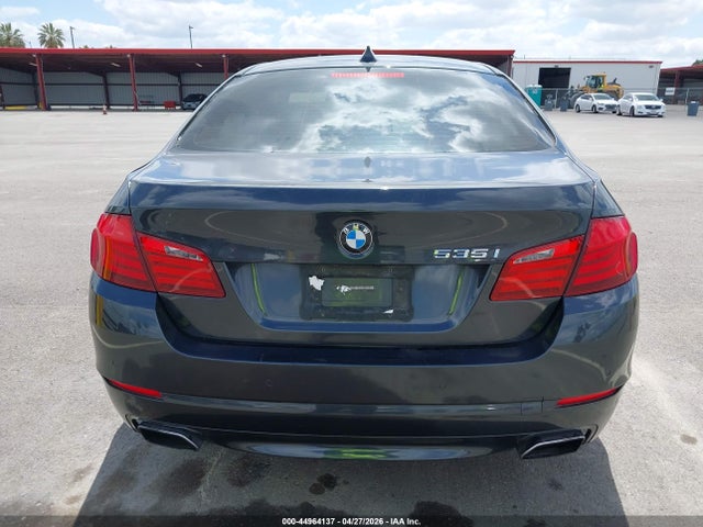 2011 Bmw 535i მანქანა იყიდება აუქციონზე, vin: WBAFR7C50BC603786, აუქციონის ნომერი: 44964137