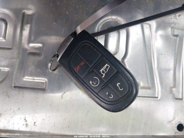 44964166 :رقم المزاد ، 1C4PJMCS2EW176164 vin ، 2014 Jeep Cherokee Latitude مزاد بيع