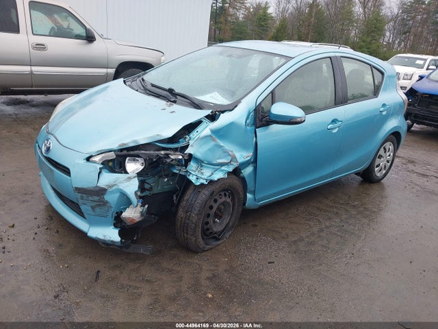 Toyota Prius C One 2014 JTDKDTB36E1070481 Image 2