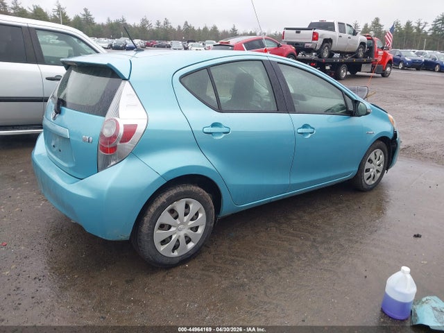 Toyota Prius C One 2014 JTDKDTB36E1070481 Image 4
