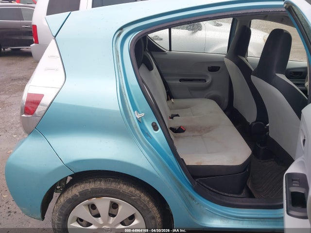 Toyota Prius C One 2014 JTDKDTB36E1070481 Image 8