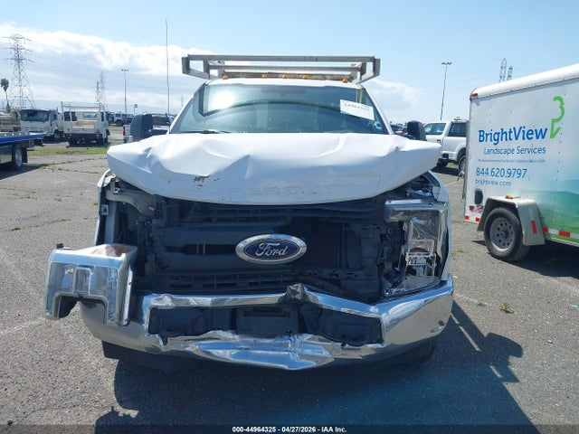 Ford F-350 Chassis Xl 2019 1FD8X3E67KEC58868 Image 16