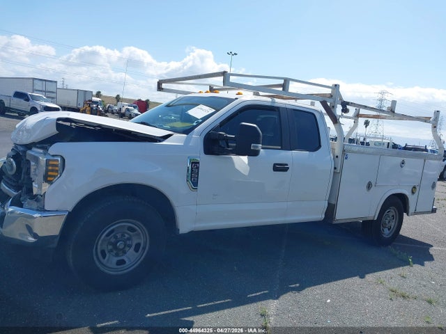 Ford F-350 Chassis Xl 2019 1FD8X3E67KEC58868 Image 18