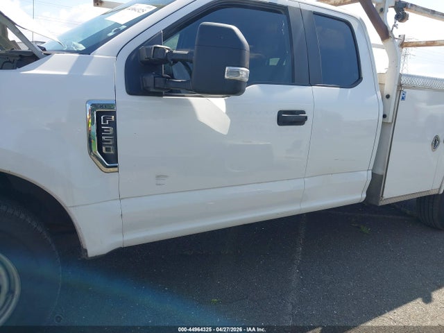 Ford F-350 Chassis Xl 2019 1FD8X3E67KEC58868 Image 13