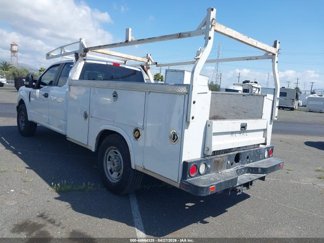 Ford F-350 Chassis Xl 2019 1FD8X3E67KEC58868 Image 3