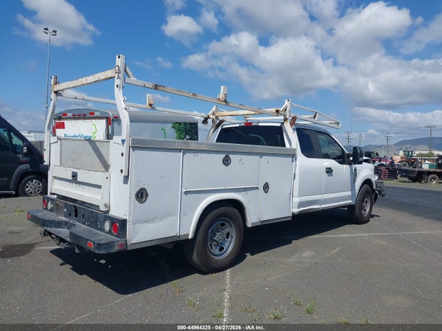 Ford F-350 Chassis Xl 2019 1FD8X3E67KEC58868 Image 4