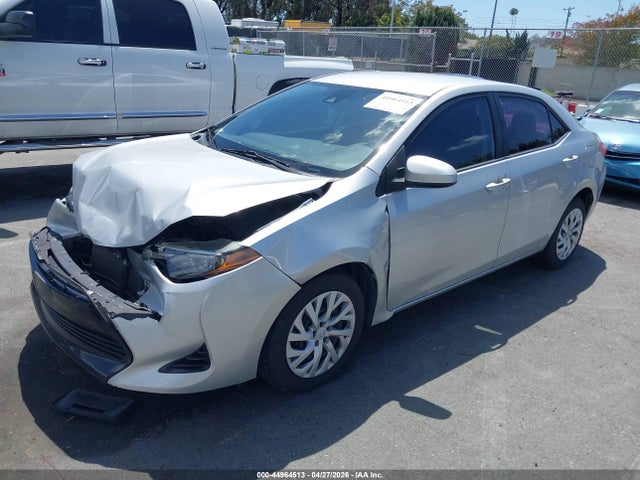 Toyota COROLLA LE 2018 5YFBURHE7JP808533 Image 2