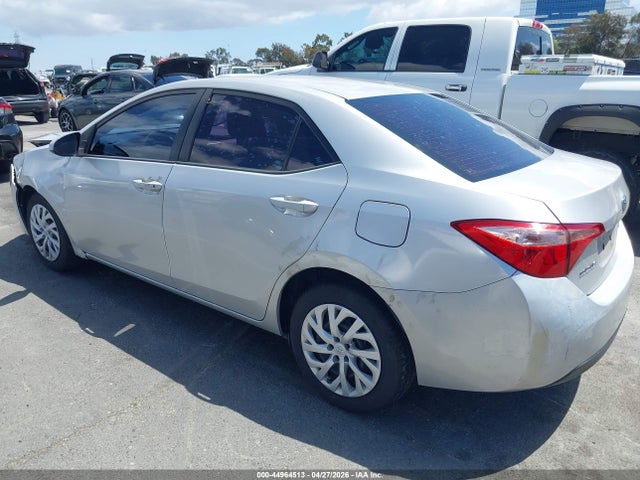 Toyota COROLLA LE 2018 5YFBURHE7JP808533 Image 3