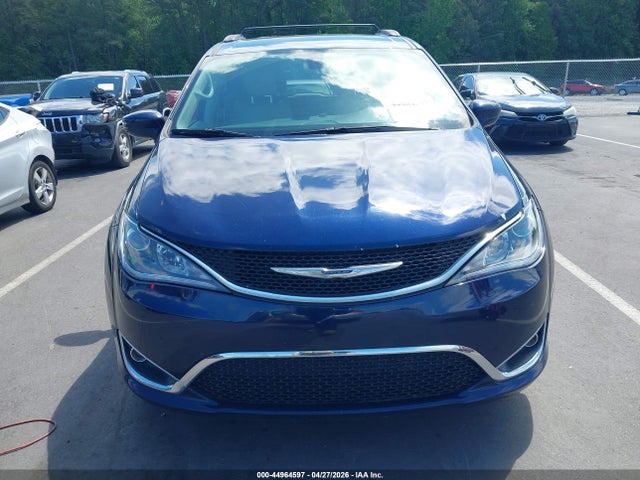 Продажа на аукционе авто 2017 Chrysler Pacifica Touring-l, vin: 2C4RC1BG6HR654629, номер лота: 44964597