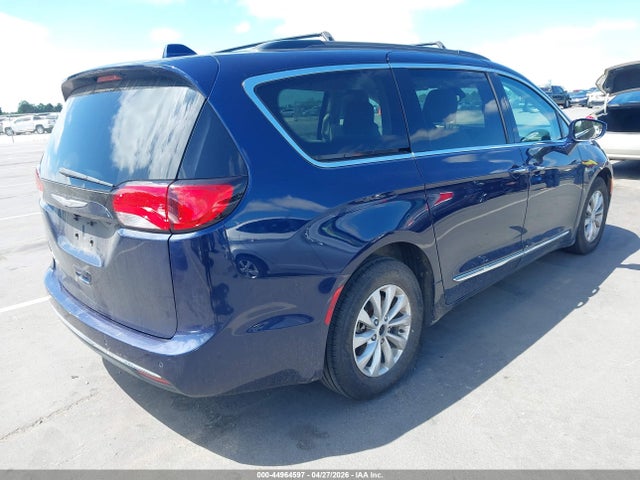 Продажа на аукционе авто 2017 Chrysler Pacifica Touring-l, vin: 2C4RC1BG6HR654629, номер лота: 44964597