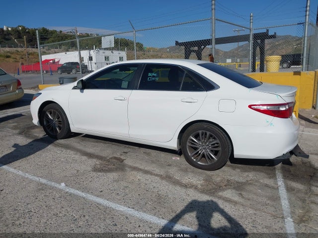 44964746 :رقم المزاد ، 4T1BF1FK4FU085850 vin ، 2015 Toyota Camry Se مزاد بيع