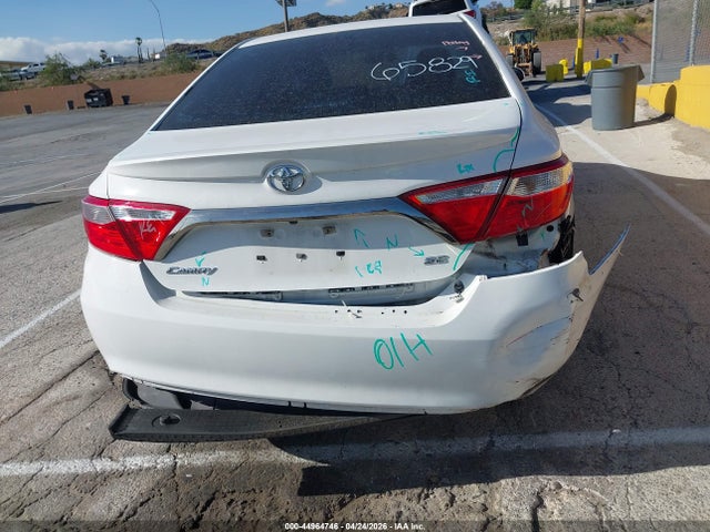44964746 :رقم المزاد ، 4T1BF1FK4FU085850 vin ، 2015 Toyota Camry Se مزاد بيع