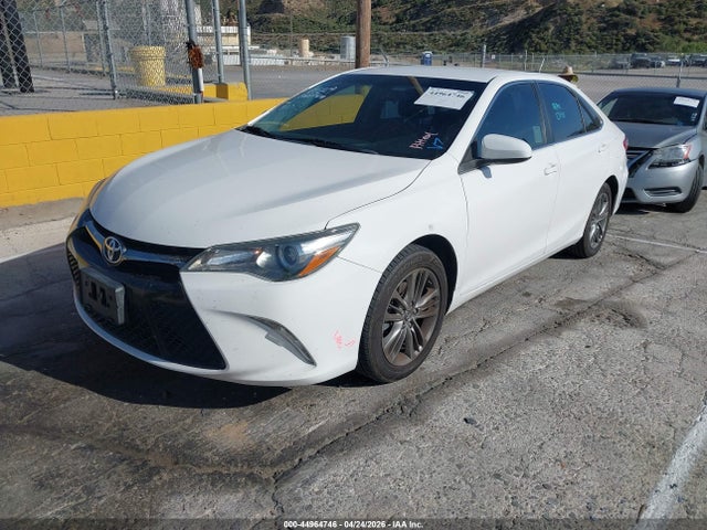 44964746 :رقم المزاد ، 4T1BF1FK4FU085850 vin ، 2015 Toyota Camry Se مزاد بيع