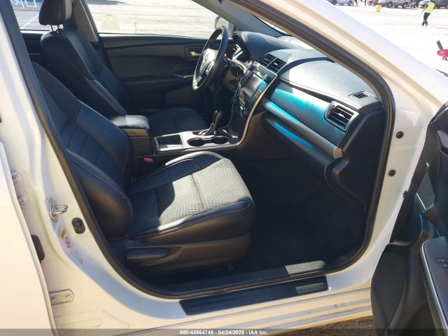 44964746 :رقم المزاد ، 4T1BF1FK4FU085850 vin ، 2015 Toyota Camry Se مزاد بيع