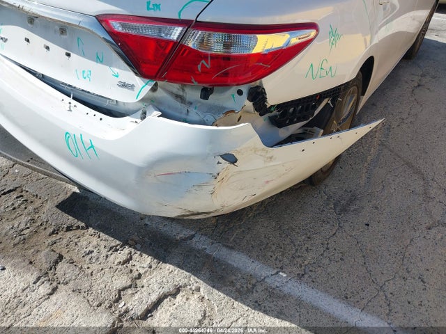 44964746 :رقم المزاد ، 4T1BF1FK4FU085850 vin ، 2015 Toyota Camry Se مزاد بيع