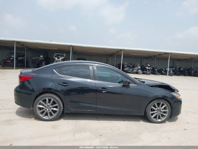 44964867 :رقم المزاد ، 3MZBN1V30JM174889 vin ، 2018 Mazda Mazda3 Touring مزاد بيع
