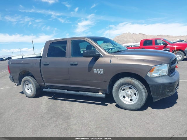 1C6RR7KG4KS645474 RAM 1500 Classic Tradesman 4x4 5&#039;7 Box