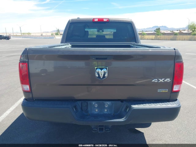 1C6RR7KG4KS645474 RAM 1500 Classic Tradesman 4x4 5&#039;7 Box