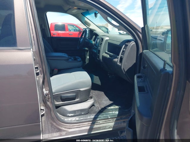 1C6RR7KG4KS645474 RAM 1500 Classic Tradesman 4x4 5&#039;7 Box