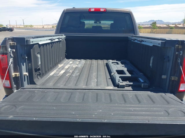 1C6RR7KG4KS645474 RAM 1500 Classic Tradesman 4x4 5&#039;7 Box