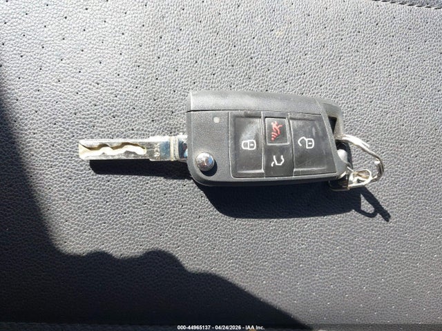 3VW217AU6FM041994 Volkswagen Golf Tsi S 4-door