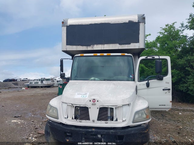 44965185 :رقم المزاد ، 5PVNE8JV272S50516 vin ، 2007 Hino Hino 268 مزاد بيع