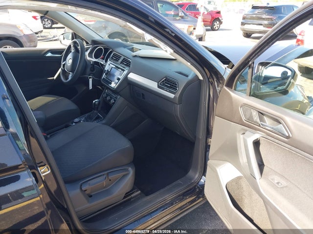 2018 Volkswagen Tiguan 2.0t S მანქანა იყიდება აუქციონზე, vin: 3VV0B7AX3JM077038, აუქციონის ნომერი: 44965279