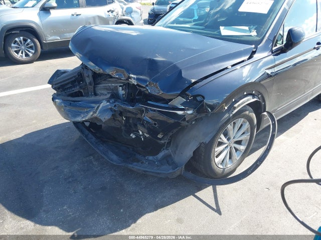 2018 Volkswagen Tiguan 2.0t S მანქანა იყიდება აუქციონზე, vin: 3VV0B7AX3JM077038, აუქციონის ნომერი: 44965279