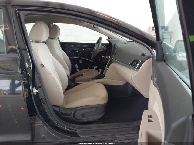 5NPD84LF5HH181645 Hyundai ELANTRA SE