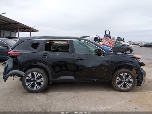 5N1AT3BB8MC795195 Nissan Rogue Sv Intelligent Awd