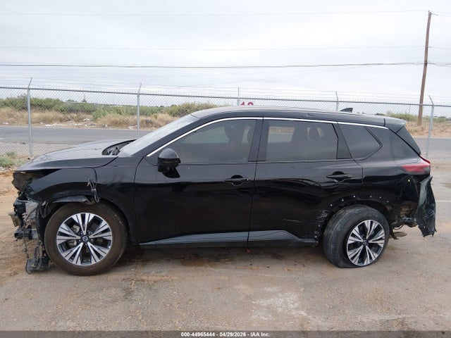 5N1AT3BB8MC795195 Nissan Rogue Sv Intelligent Awd