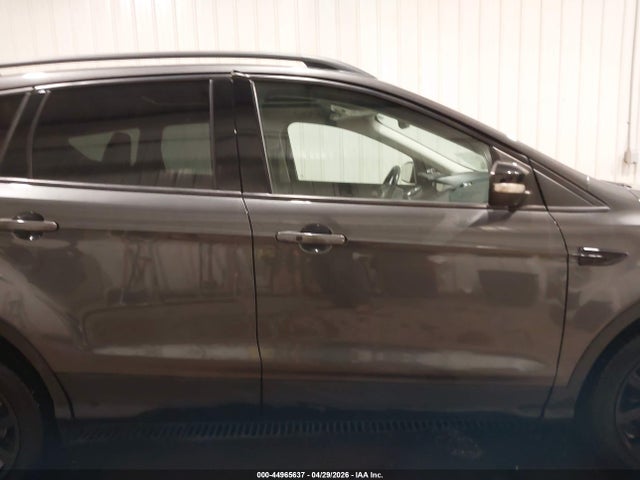 44965637 :رقم المزاد ، 1FMCU9J93JUB63010 vin ، 2018 Ford Escape Titanium مزاد بيع