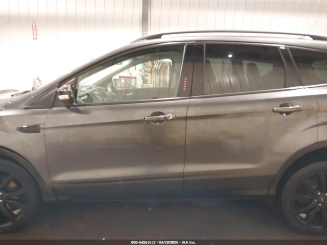 44965637 :رقم المزاد ، 1FMCU9J93JUB63010 vin ، 2018 Ford Escape Titanium مزاد بيع