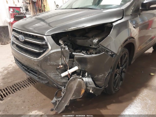 44965637 :رقم المزاد ، 1FMCU9J93JUB63010 vin ، 2018 Ford Escape Titanium مزاد بيع