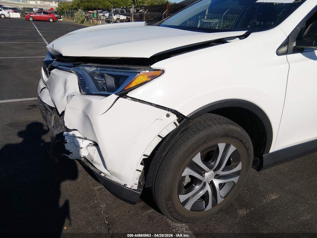 Toyota RAV4 LE 2018 JTMZFREV1JJ151097 Image 6